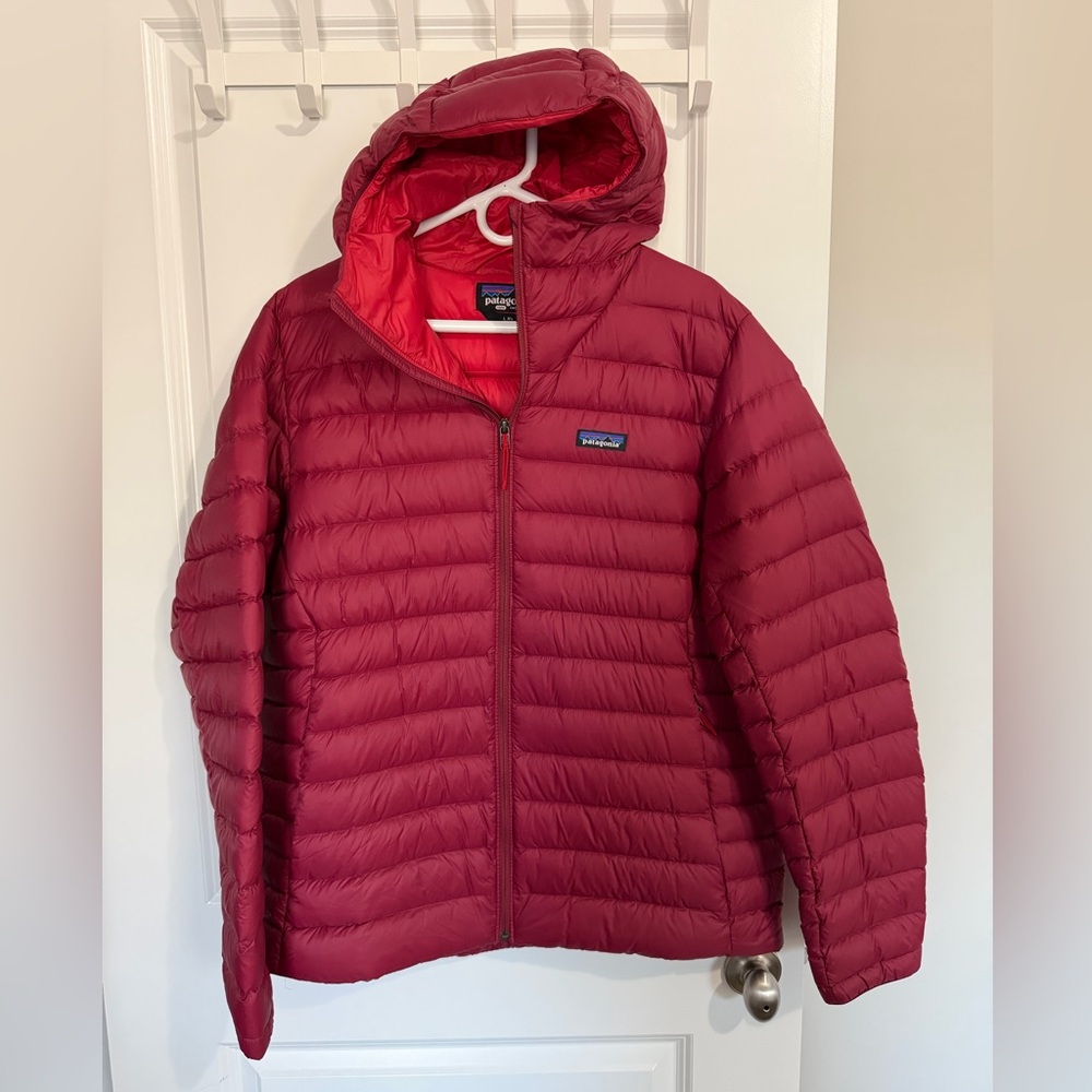 Patagonia Men’s Down Sweater Hoody Carmine Red Size Large NWT